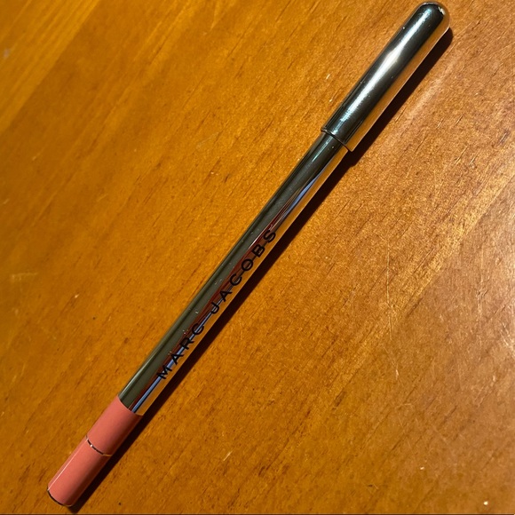 Marc Jacobs Poutliner Lip Pencil 👄 - Picture 5 of 13